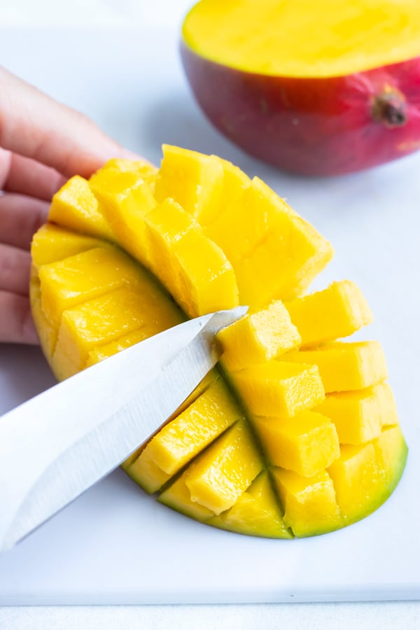 how to cut a mango